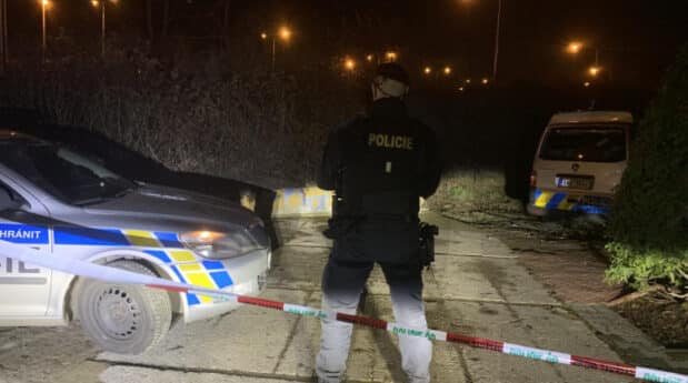Brutální čin ve Valašském Meziříčí: Muž (32) zavraždil svou přítelkyni a odvlekl ji do zahradní chatky