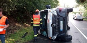 V obci Bohuslavice u Zlína zasahovali hasiči u nehody osobního vozidla a dodávky, jeden z řidičů byl zraněn