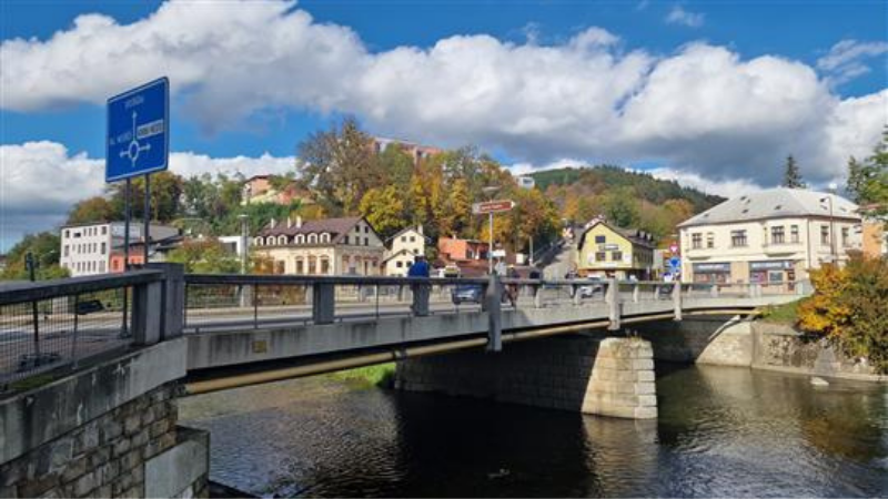 Pozor, úplná uzavírka mostu přes Bečvu u Snahy