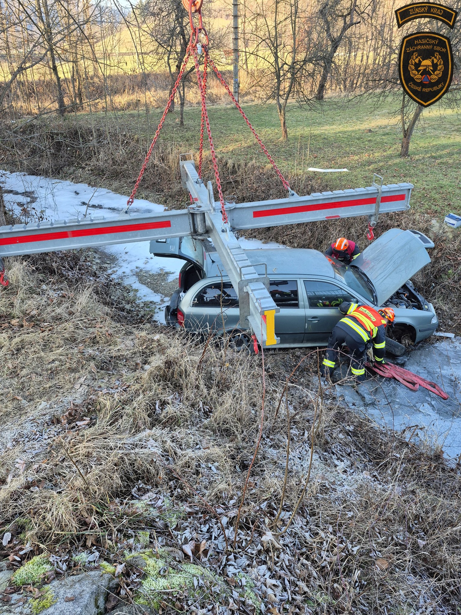 Osobní automobil sjel ze silnice v Novém Hrozenkově.