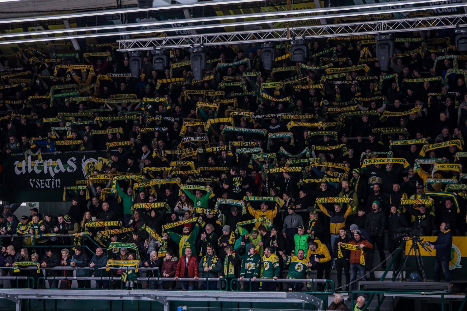 Valašské derby sledovalo přes 3000 fanoušků. Zdroj: VHK Vsetín