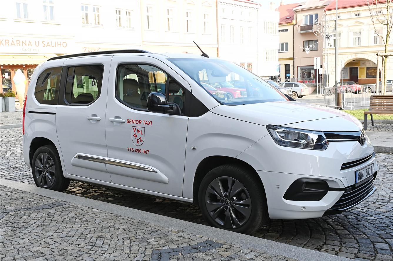 Služba Senior taxi Valmez zůstává zachována i po roce 2025. Zdroj: město Valašské Meziříčí