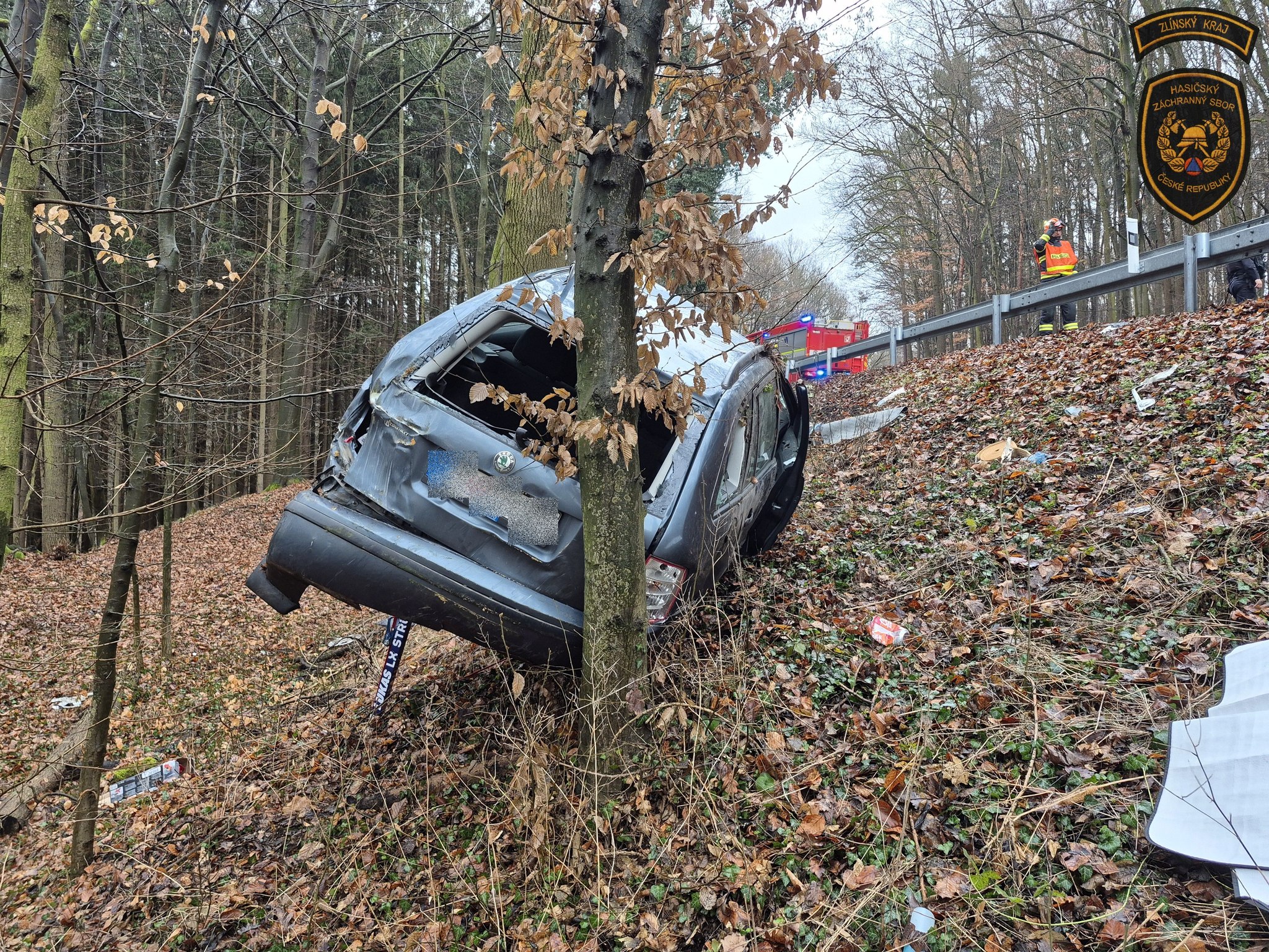 Sekundy od tragedie: vůz v Bohuslavicích u Zlína sjel ze svahu. Zdroj: HZS Zlínského kraje