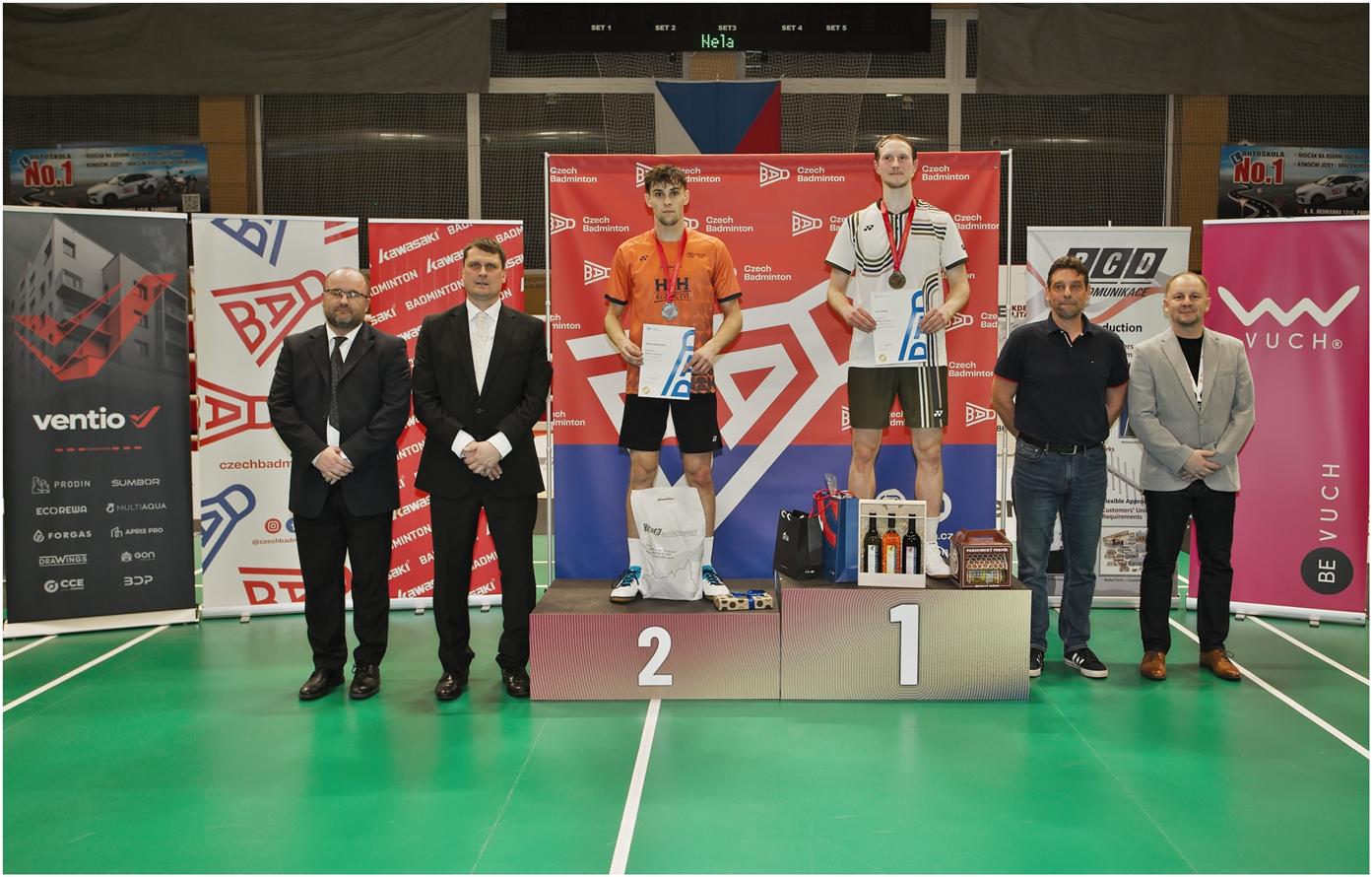 Stříbrná medaile pro rodáka z Valmezu, Dominik Kopřiva při vyhlášení výsledků.